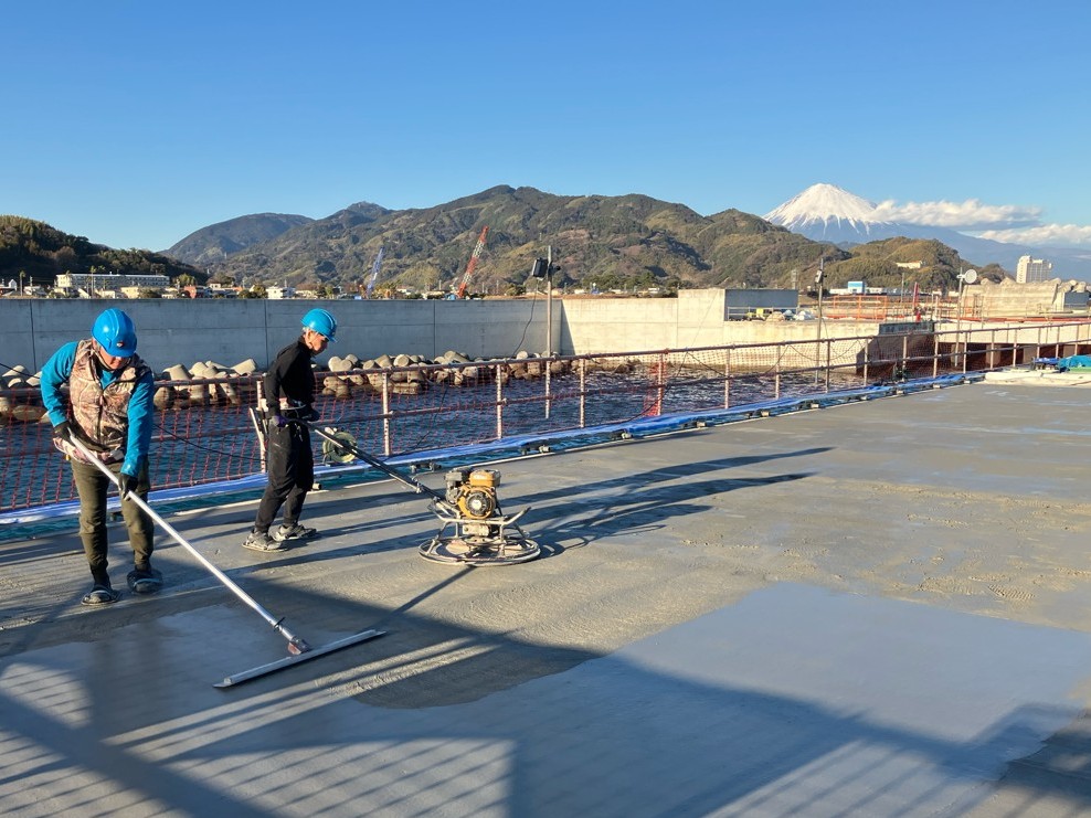 新興津海づり桟橋上部工事