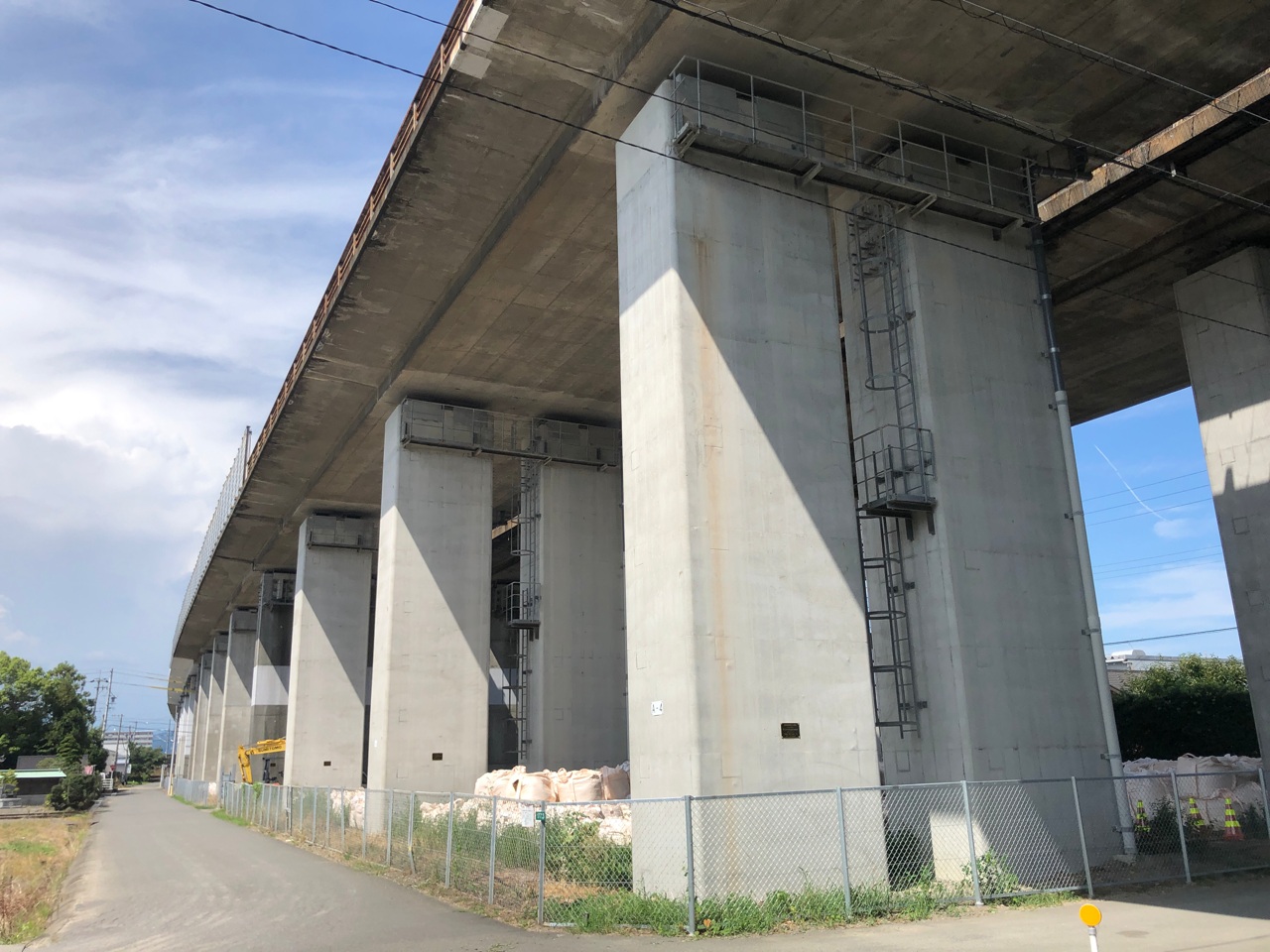 東名高速道路　小柳津高架橋西/東地区支承取替工事	