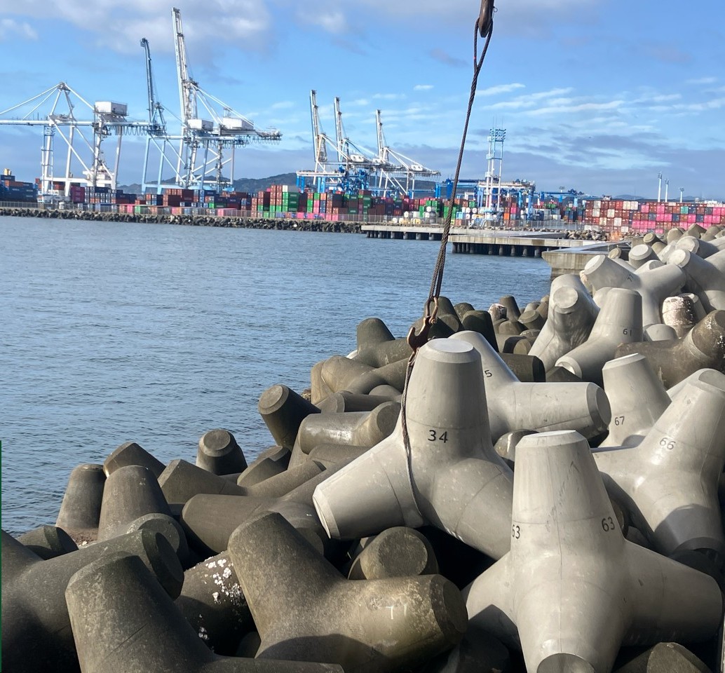 令和6年度　清水港改修工事（新興津防波堤1嵩上工）