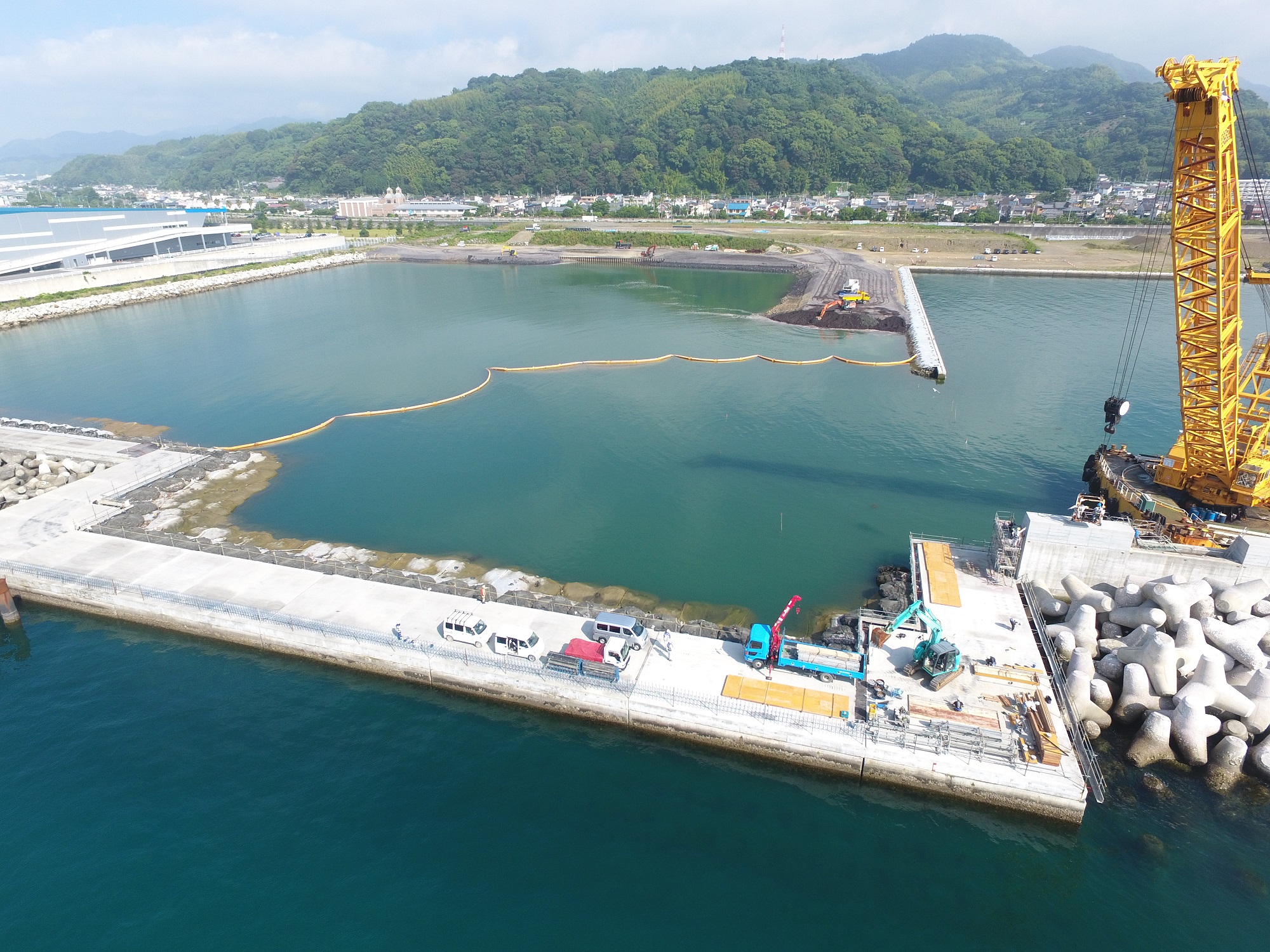 令和3年度　清水港改修工事（新興津船揚場護岸基礎捨石工）