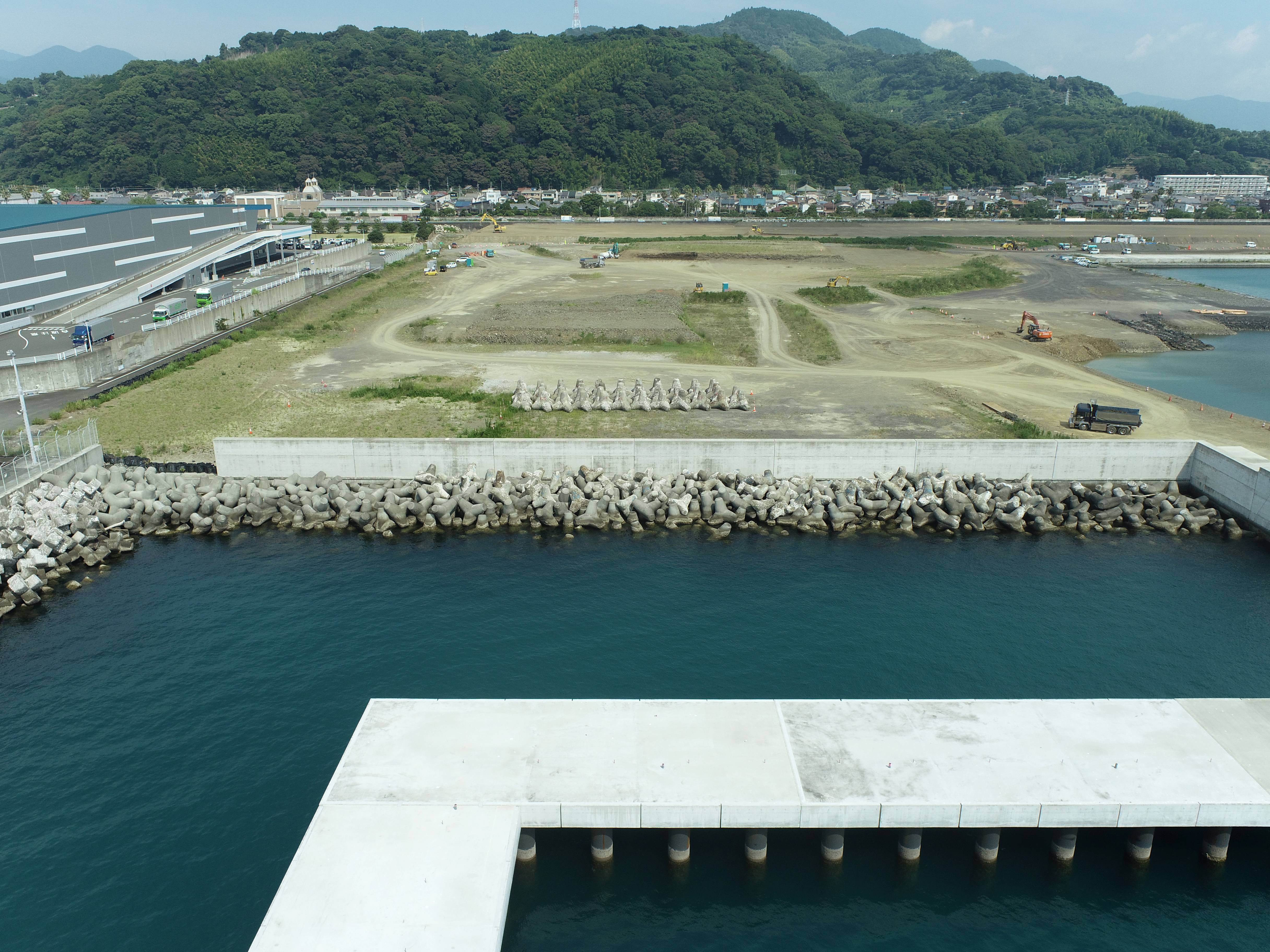 令和７年度　清水港都市再開発等用地整備工事（新興津護岸工）