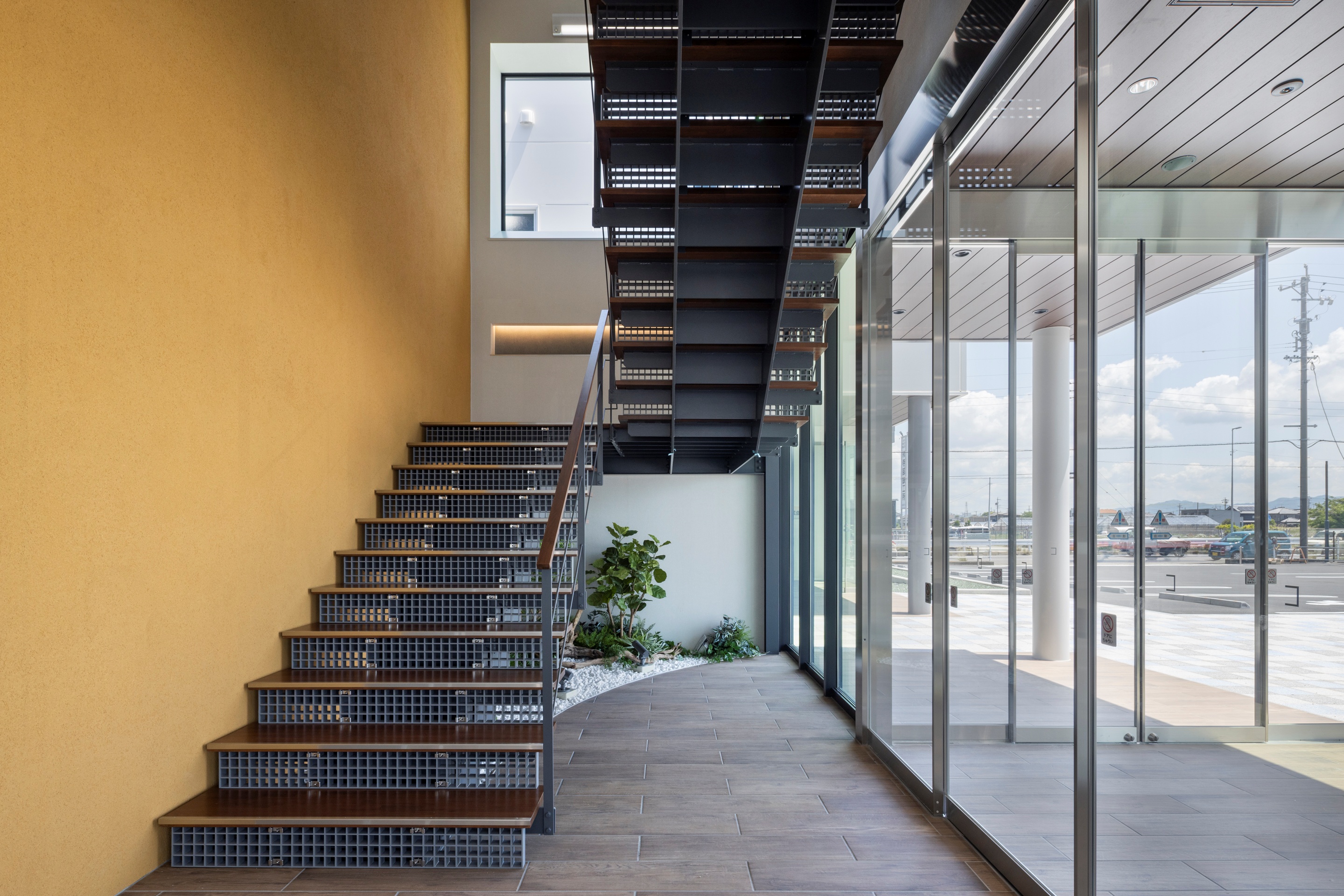 鈴与商事株式会社　豊橋支店